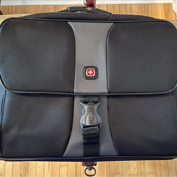 Victorinox Other - COPY - Victorinox Swiss Army laptop messenger bag​​​​​​​​